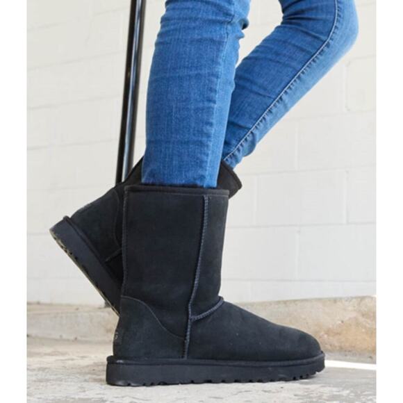 Ugg Classic II Short Sheepskin Boot Black Size 7 - Picture 1 of 7